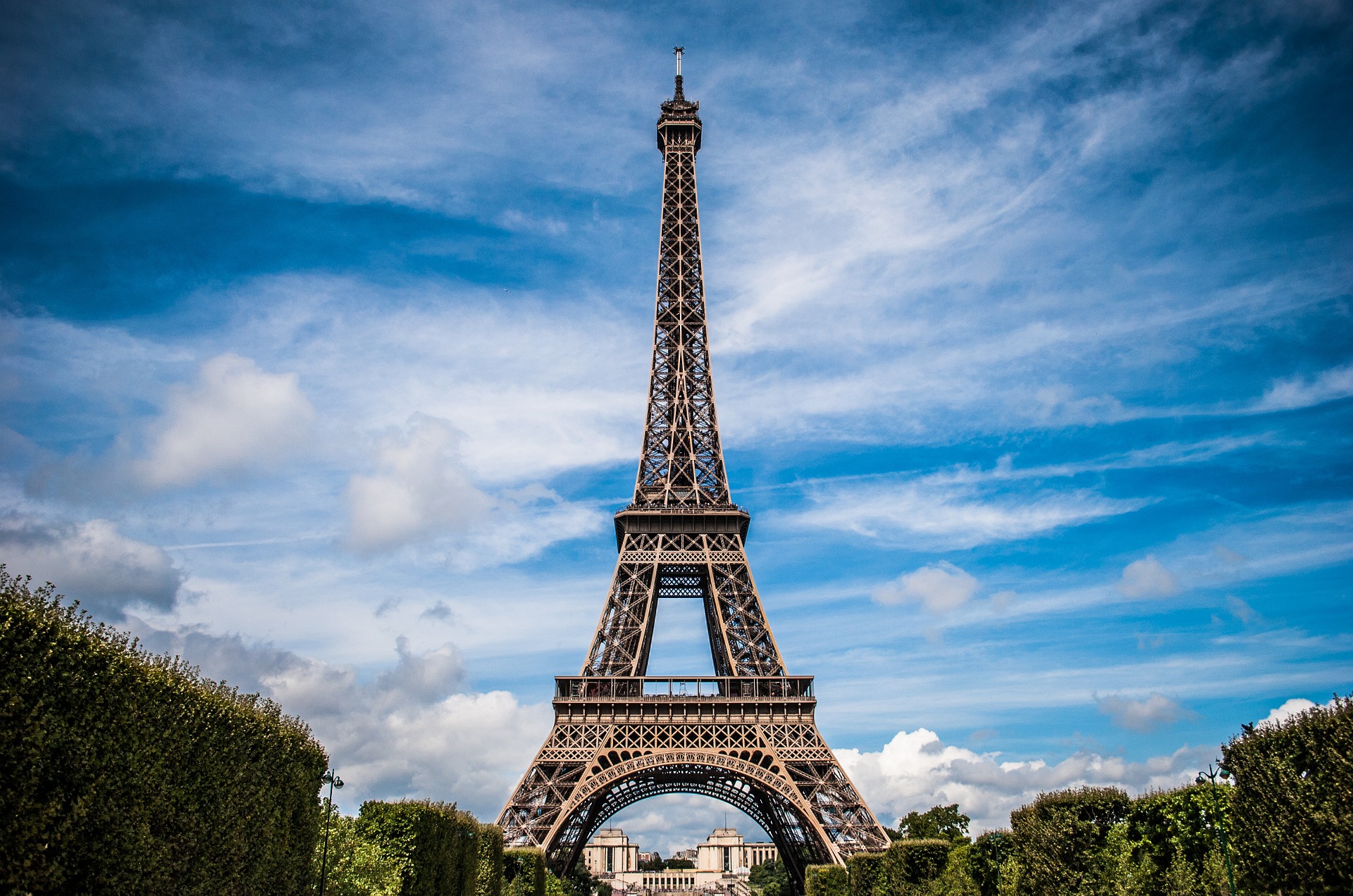 Paris et sa tour Eiffel, une icône mondiale cristallisant le rayonnement des sites touristiques d’Île-De-France