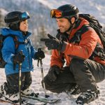 découvrez à quel âge il est recommandé de commencer le ski de randonnée, les précautions à prendre et les conseils pour bien débuter cette activité en toute sécurité.